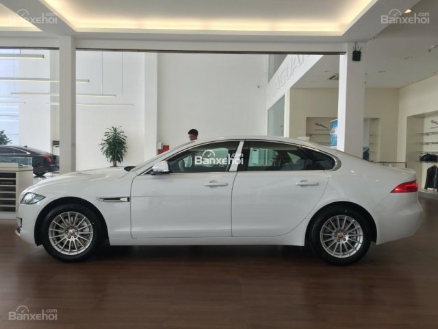 Bán xe Jaguar XF Pure 2.0 đời 2017, màu trắng, bảo hành giá tốt 0918842662