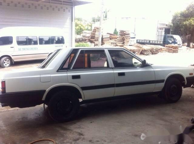 Cần bán xe Nissan Bluebird 1986, màu trắng