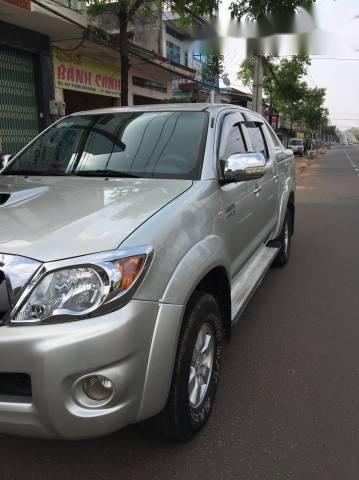 Bán Toyota Hilux năm 2009, màu bạc, xe nhập