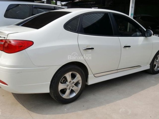 Bán Hyundai Avante 1.6AT màu trắng, số tự động, sản xuất 2015, đi 41000km