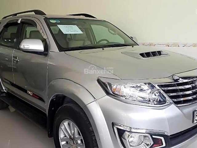 Bán Toyota Fortuner sản xuất 2015, màu bạc còn mới, giá chỉ 860 triệu