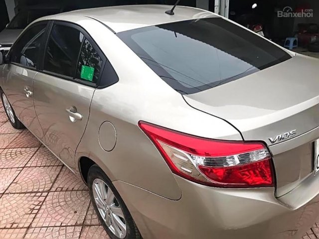 Cần bán xe Toyota Vios E 2017, màu vàng