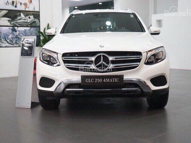 Bán xe Mercedes GLC250 4Matic 2018 mới 100%, giao ngay, liên hệ ngay để nhận ưu đãi cực kỳ tốt