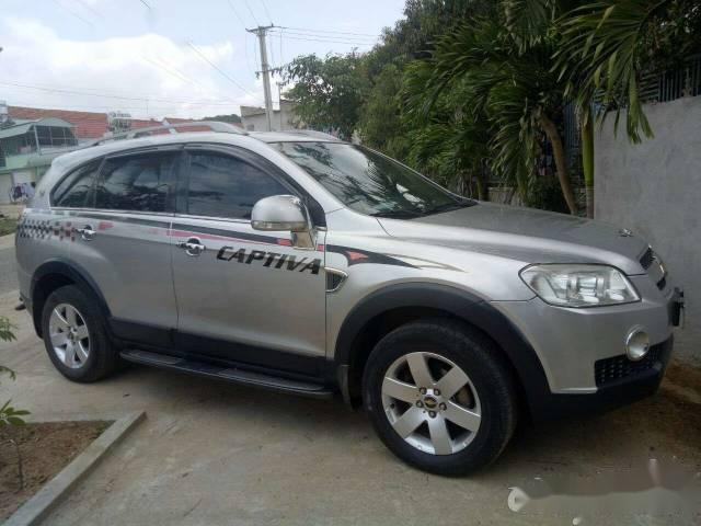 Bán Chevrolet Captiva đời 2009, màu bạc