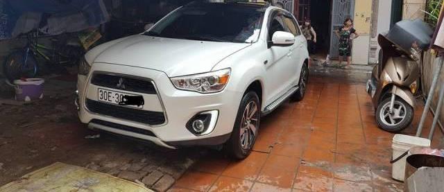 Bán Mitsubishi Outlander Soprt năm 2015, màu trắng  