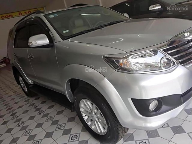 Cần bán Toyota Fortuner đời 2012, màu bạc