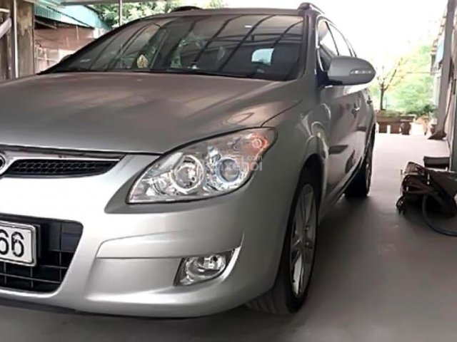 Chính chủ bán Hyundai i30 CW 1.6 AT đời 2009, màu bạc, nhập khẩu