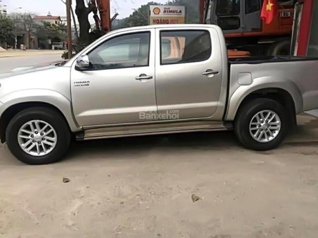 Xe Toyota Hilux 2.5E 2013, màu bạc, nhập khẩu Thái như mới, giá cạnh tranh