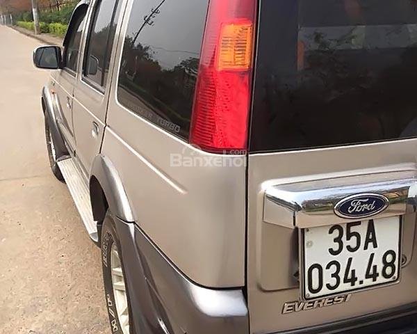 Cần bán gấp Ford Everest đời 2006, màu ghi vàng 