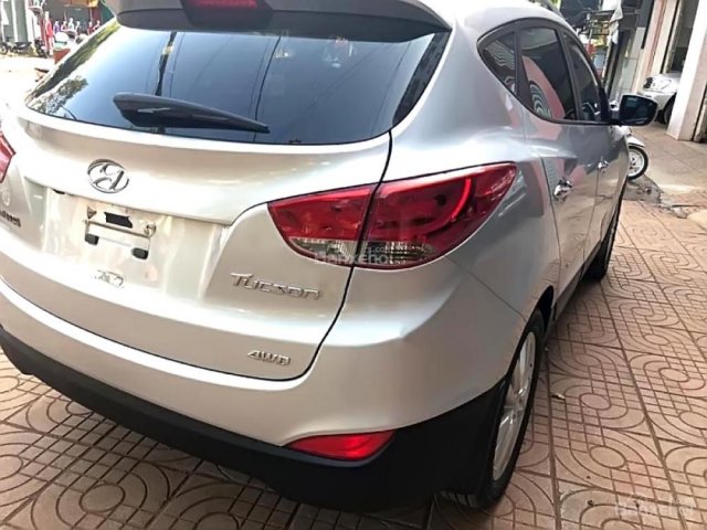 Bán ô tô Hyundai Tucson sản xuất năm 2011, màu bạc, nhập khẩu nguyên chiếc, giá chỉ 600 triệu