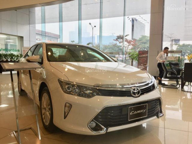 Toyota Mỹ Đình giảm giá cực sốc Camry 2.0E 2018 mua xe chỉ với 180tr tặng BHVC, khuyến mại gói full phụ kiện 30tr