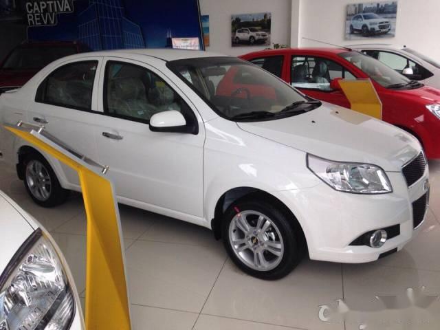 Cần bán Chevrolet Aveo sản xuất 2018, màu trắng