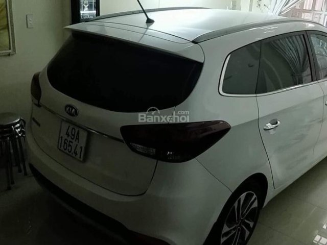 Bán Kia Rondo sản xuất 2017, màu trắng, xe nhập còn mới