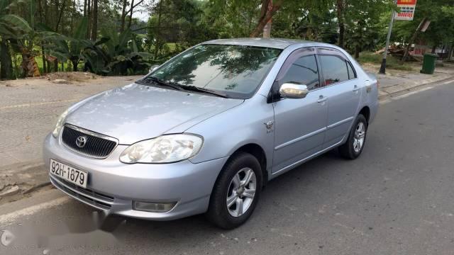 Cần bán Toyota Corolla Altis đời 2002, màu bạc xe gia đình