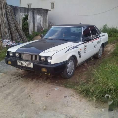 Bán Toyota Cresta năm 1981, hai màu trắng đen 