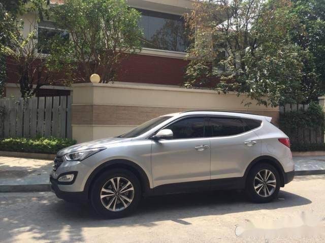 Bán Hyundai Santa Fe năm 2014, màu bạc, 850tr