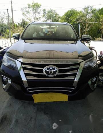 Cần bán lại xe Toyota Fortuner đời 2017