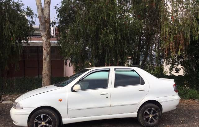 Cần bán gấp Fiat Siena đời 2003, màu trắng xe gia đình