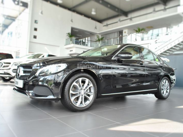 Bán C200 2018, Option mới, màu đen giao ngay, hỗ trợ 80%, lãi suất cực tốt - Mercedes Haxaco Võ Văn Kiệt