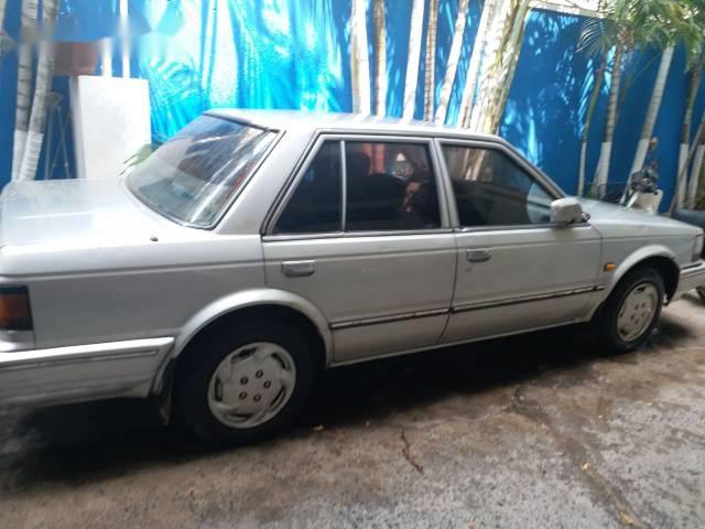 Cần bán xe Nissan Bluebird năm sản xuất 1988, màu bạc