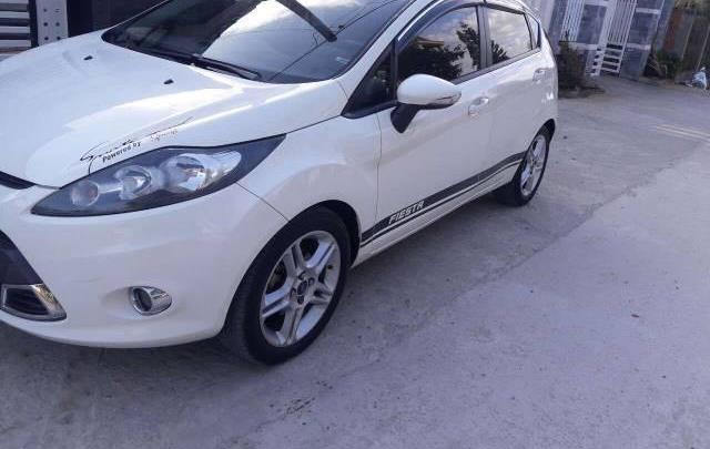 Bán xe Ford Fiesta S sản xuất năm 2011, màu trắng xe gia đình