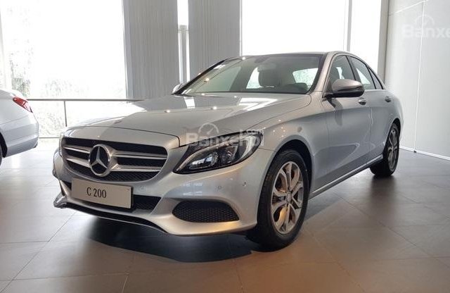 Bán C200 2018, màu bạc, nội thất kem, giao ngay trong ngày, liên hệ ngay để nhận ưu đãi - Mercedes Haxaco Võ Văn Kiệt