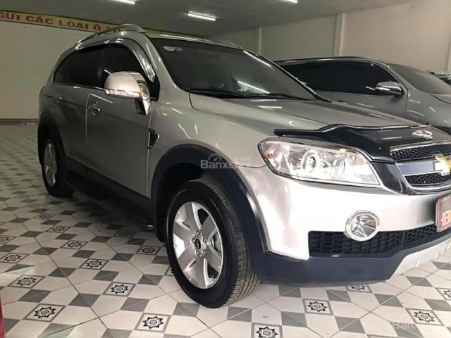 Salon bán Chevrolet Captiva 2.4AT sản xuất 2008, màu bạc