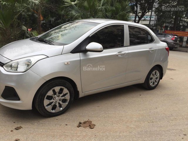 Cần bán xe Hyundai i10 năm sản xuất 2015, màu bạc, nhập khẩu nguyên chiếc