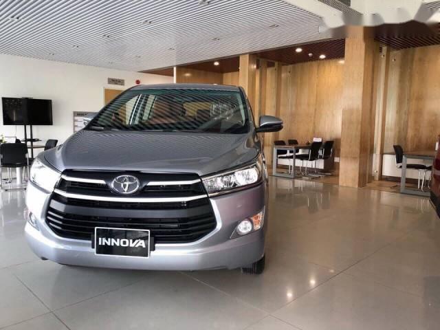 Bán ô tô Toyota Innova sản xuất năm 2018, màu bạc, 743 triệu