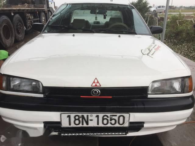 Cần bán gấp Mazda 323 sản xuất 1996, màu trắng