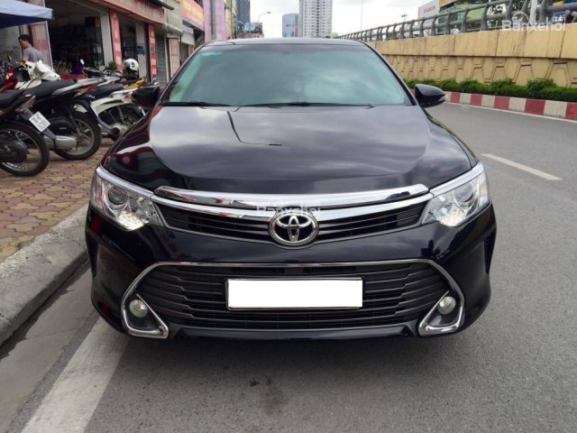 Cần bán Toyota Camry 2.0E model 2016, màu đen, chính chủ