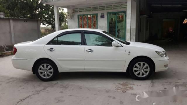 Cần bán gấp Toyota Camry MT sản xuất năm 2003, màu trắng