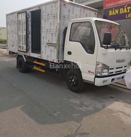 Cần bán xe tải Isuzu 3T49 thùng 4m3, trả góp theo yêu cầu trên toàn quốc