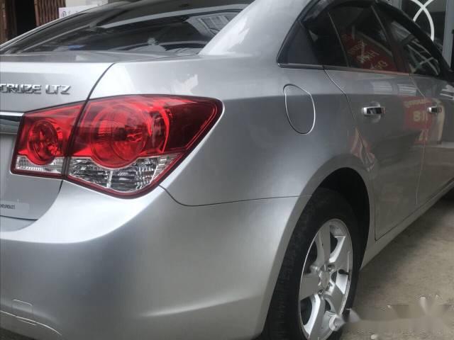 Bán Chevrolet Cruze sản xuất năm 2011, màu bạc  