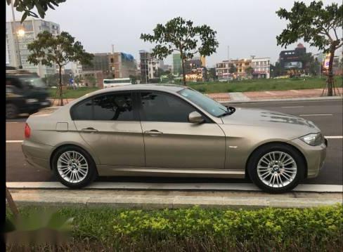 Cần bán gấp BMW 3 Series 320i năm sản xuất 2011, xe nhập, giá 610tr