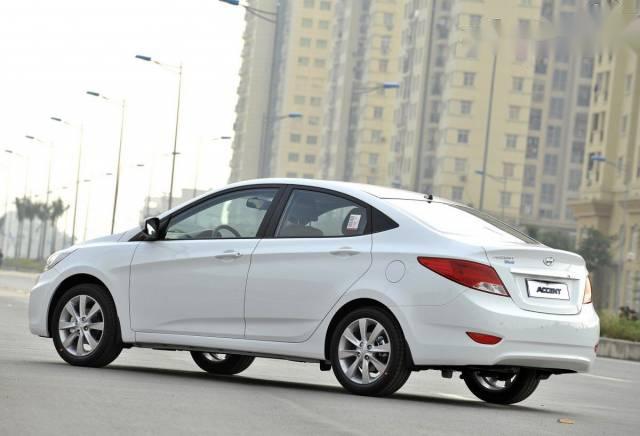 Cần bán gấp Hyundai Accent năm sản xuất 2016, màu trắng, 450 triệu