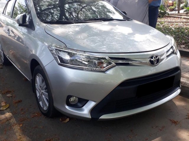 Cần bán xe Toyota Vios E 2016 số tự động, màu bạc chính chủ