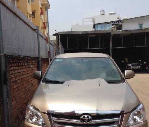 Chính chủ bán xe Toyota Innova V đời 2015, màu vàng cát