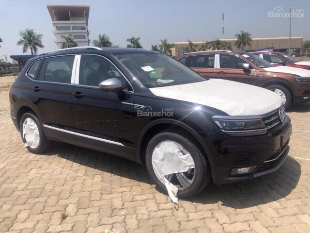 Cần bán xe Volkswagen Tiguan Allspace 2.0 tu bô tăng áp 2018, màu đen, nhập khẩu
