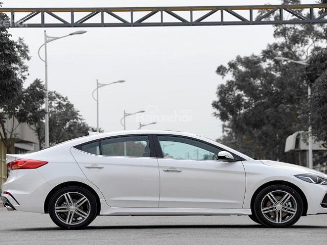 Bán Hyundai Elantra Sport 2018, xe sẵn giao ngay