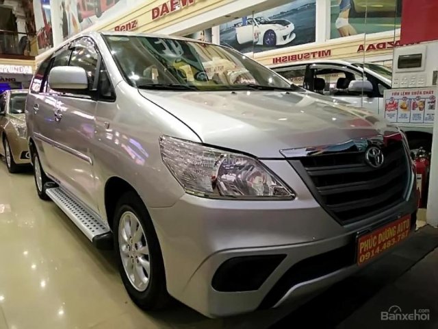 Cần bán Toyota Innova sản xuất 2014, màu bạc chính chủ