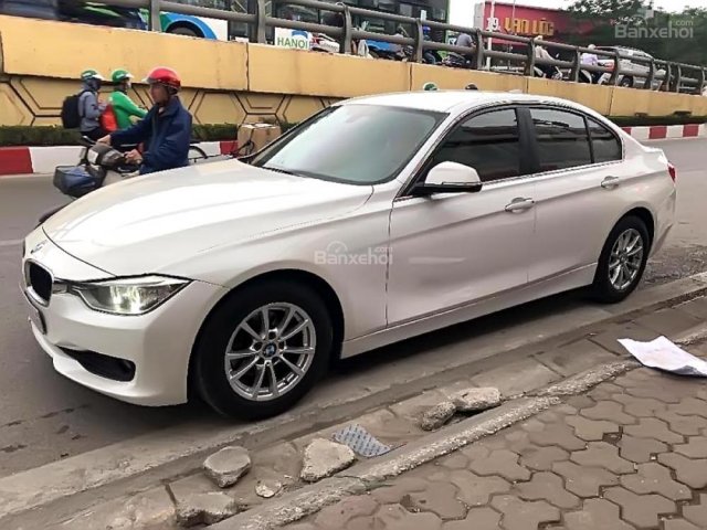 Cần bán gấp BMW 3 Series 320i sản xuất năm 2012, màu trắng, nhập khẩu giá cạnh tranh