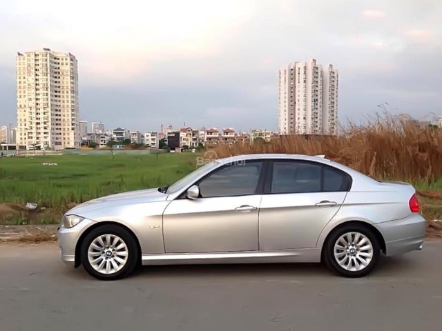 Bán ô tô BMW 3 Series 320i 2010, màu bạc, xe nhập