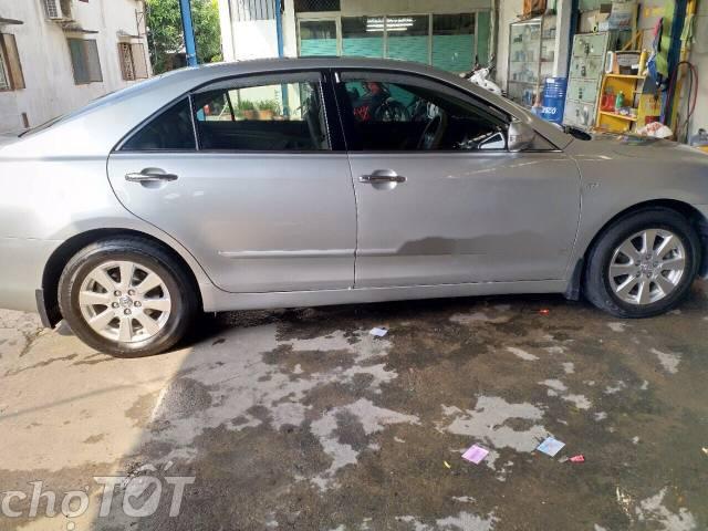 Bán xe Toyota Camry sản xuất năm 2008, màu bạc, giá tốt