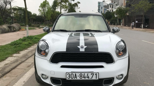 Cần bán gấp Mini Countryman 1.6 AT 2013, hai màu, nhập khẩu nguyên chiếc