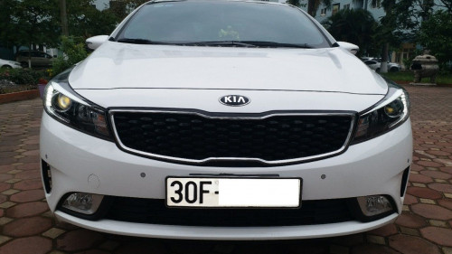 Cần bán Kia Cerato 2.0 AT đời 2018, màu trắng chính chủ