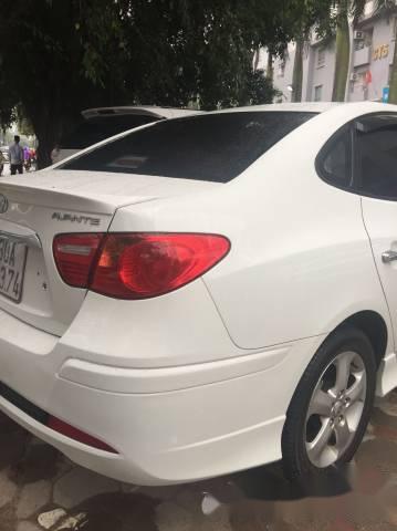 Cần bán Hyundai Avante 1.6AT 2011, màu trắng chính chủ, giá chỉ 389 triệu