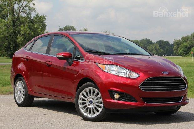 Bán xe Ford Fiesta Titanium 1.5AT 4 cửa năm 2018, màu đỏ giá cực tốt