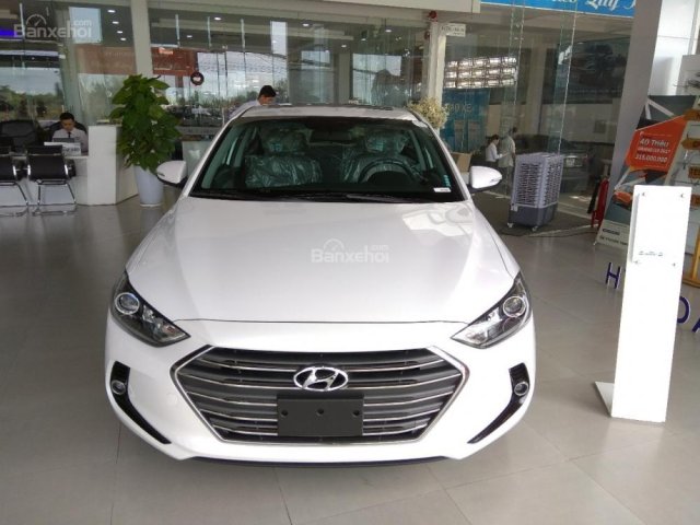 Bán Hyundai Elantra 1.6MT năm sản xuất 2018, màu trắng