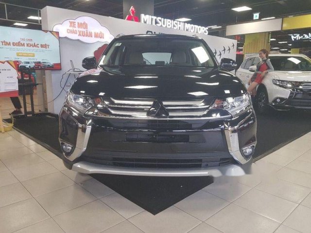 Bán Mitsubishi Outlander 2.0CVT đời 2018, màu đen, nhập khẩu nguyên chiếc